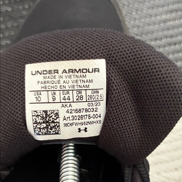 Under Armour charged Men's Black Athletic Sneakers 10 - Picture 6 of 6